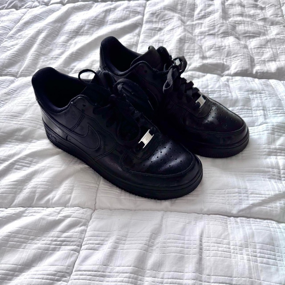 Nike Air Forces Men’s 7.5 Women’s 9.5